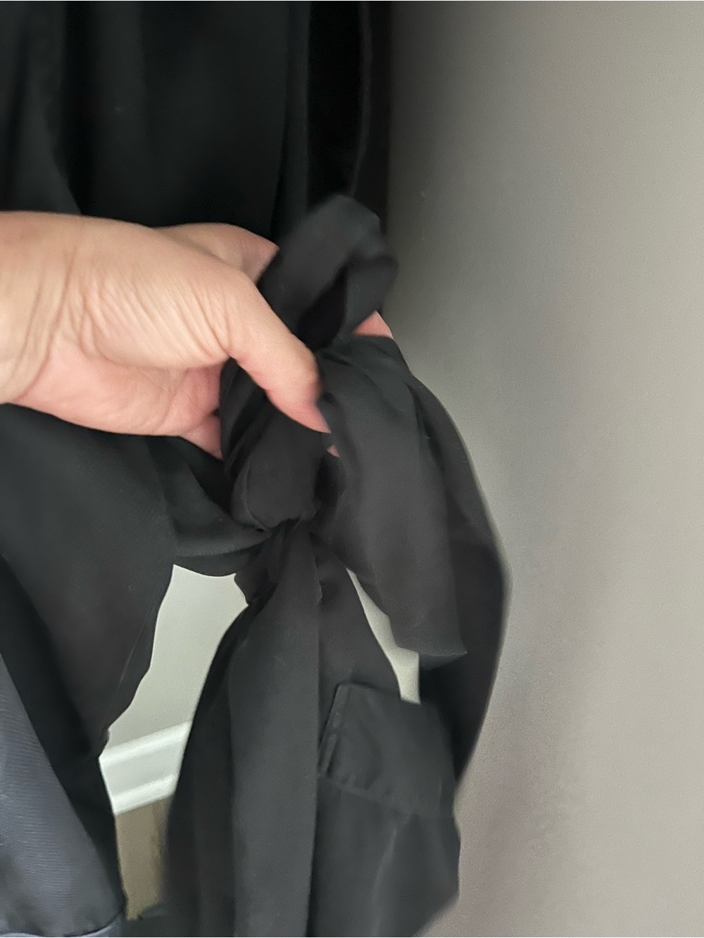 Intimo Black Shawl-Collar Lounge Robe 100% silk - Picture 4 of 5